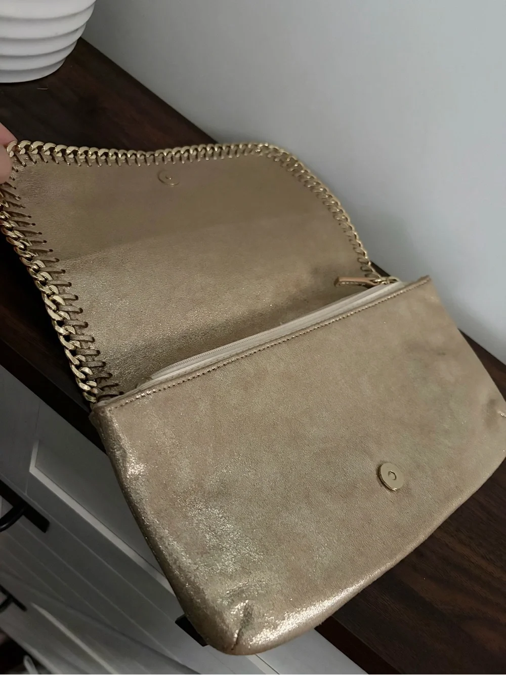 Lilly Pulitzer Gold Metallic Crush Clutch Chain Trim Bag - Picture 3 of 7